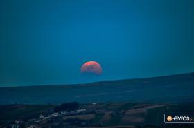 Όπως ξεπρόβαλλε η πανσέληνος πίσω από το Διδυμότειχο