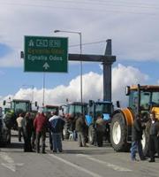 Έτοιμοι για όλα οι αγρότες του Έβρου - Στο τελωνείο των Κήπων τα τρακτέρ