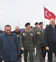 Ο Υπουργός Άμυνας στη γέφυρα των Κήπων.