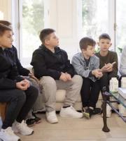 Στο Μέγαρο Μαξίμου υποδέχτηκε παιδιά και γονείς από το Μεγάλο Δέρειο ο Πρωθυπουργός.