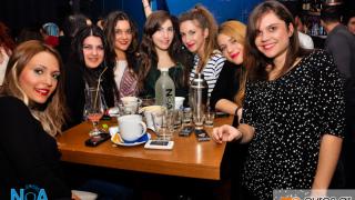 Δεν λείπει κανείς από τα 'groovy Sun - day' parties στο Ν.Ο.Α.