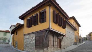 Θεατρική παράσταση στο Μουσείο Μετάξης: «ΚΙΝΗΣΟΥ από τη θέση σου γκασπαζίν Τσέχωφ»