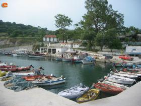 Μιά άλλη άποψη από το λιμανάκι της Μάκρης.