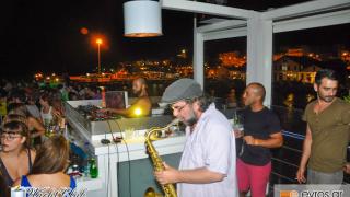 Απίθανη house βραδιά με σαξόφωνο και dj Bengoa στο Yacht club.