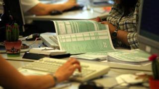 Τέλος επιτηδεύματος: 'Βαθιά το χέρι στην τσέπη' θα βάλουν οι ελεύθεροι επαγγελματίες.