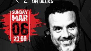O DJ Akis Simintiridis για μία και μοναδική βραδιά στο Room 6