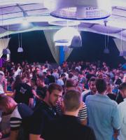 Τα "έσπασε" ο dj Hector στο  Reina Summer Club