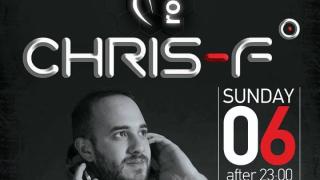 Ο Chris - F έρχεται την Κυριακή στο Room 6