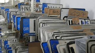 Επιστρέφονται πινακίδες και άδειες οδήγησης, ενόψει των Χριστουγέννων και της Πρωτοχρονιάς