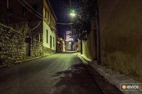 Στα σοκάκια του Σουφλίου με φόντο τον Άγιο Αθανάσιο!