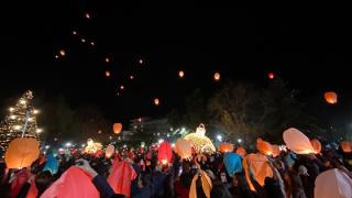 Η «νύχτα των ευχών»: Φαναράκια φώτισαν τον ουρανό της Αλεξανδρούπολης (video)