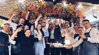 21 χρόνια Άη Γιώργης: Μία υπέροχη γενέθλια βραδιά με φίλους του αγαπημένου εστιατορίου (video)
