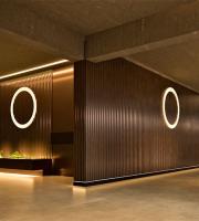 Το εσωτερικό στην είσοδο της Omicron