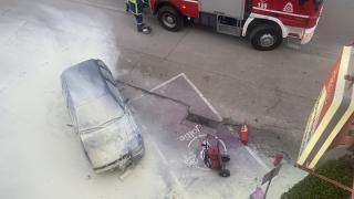 Πανικός νωρίς το πρωί στην Αλεξανδρούπολη: ΙΧ τυλίχθηκε στις φλόγες λίγα μέτρα από βενζινάδικο (video)