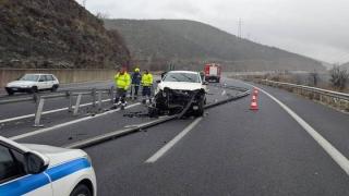 Σοκαριστικό τροχαίο στην Εγνατία – Από βραχοπαγίδα στις μπάρες, χωρίς τραυματισμούς (φωτο + video)