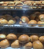 Η μπουγάτσα εδώ δεν είναι απλώς ένα προϊόν καθημερινής κατανάλωσης