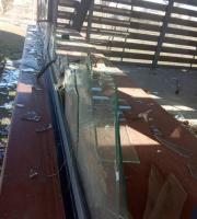 Ασυνείδητοι έκαναν «γυαλιά – καρφιά» το εκδοτήριο εισιτηρίων του Αλτιναλμάζη (φωτο)