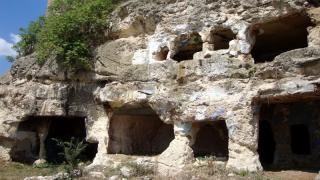 Φεύγουν από τις σπηλιές & τα λυόμενα οι Ρομά του Διδυμοτείχου 