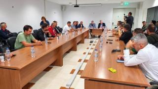 Έβρος: Ένταση στη συνάντηση αγροτών και κτηνοτρόφων με τον υφυπουργό Αγροτικής Ανάπτυξης 
