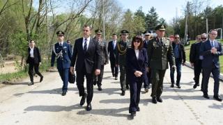 Υπουργός Εθνικής Άμυνας από τον Έβρο: "Το Φως διαλύει το Σκοτάδι. Τελικά η ζωή υπερνικά τον θάνατο!"