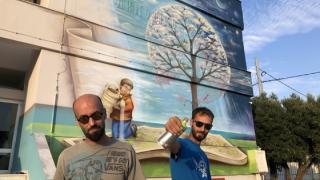 Mitroulakis Crew: Η ομάδα που «ζωγραφίζει» στις καρδιές των μαθητών αλλάζοντας την όψη των σχολείων (video)