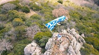 Μέλη ορειβατικής ομάδας ύψωσαν την γαλανόλευκη στο Ύψωμα του Αετού (εικόνες)