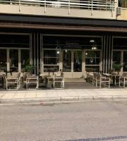 Άδειασαν τα μαγαζιά τα μεσάνυχτα - Πρωτόγνωρες εικόνες στην Αλεξανδρούπολη (φωτο)