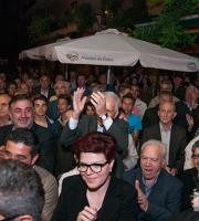 Φωτορεπορτάζ από την άφιξη του Βαγγέλη Λαμπάκη στο εκλογικό κέντρο της παράταξης.