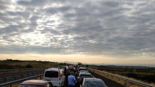 Ουρές χιλιομέτρων στο τελωνείο των Κήπων (ΦΩΤΟ)