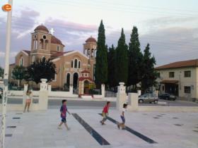 Πλατεία Ηρώου στο Τυχερό έναντι Ι.Ν. Αγίου Ιωάννη Προδρόμου.