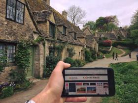 Ο φίλος μας Θανάσης βρέθηκε στο Bibury, στην Αγγλία και όπως βλέπετε κι εσείς σε αυτό το χωριό φαίνεται σαν να έχει σταματήσει ο χρόνος.