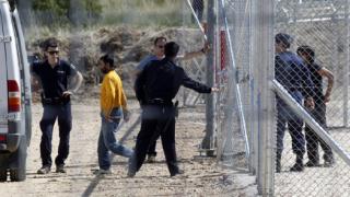 Προσλήψεις 155 ατόμων στα Κέντρα Κράτησης Αλλοδαπών – 15 θέσεις στο Φυλάκιο Ορεστιάδας