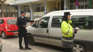 Διανομή ενημερωτικών φυλλαδίων με συμβουλές οδικής ασφάλειας στην Αλεξανδρούπολη