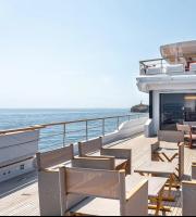 Πολυτελής τουρκική θαλαμηγός στο λιμάνι της Αλεξανδρούπολης.