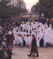 Τσικνομπουρμπούλης 2023: Ξεφάντωσαν χιλιάδες καρναβαλιστές στην μεγάλη αποκριάτικη παρέλαση!