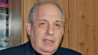 Υποψήφιος  Περιφερειάρχης ΑΜ - Θ ο Τέρενς Κουίκ.