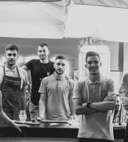 Δοκιμάζοντας τα νέα πιάτα και το cocktail list στο Biscotto, στο κέντρο της Αλεξανδρούπολης