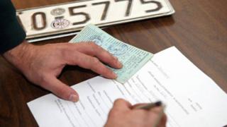 Επιστροφή πινακίδων, αδειών οδήγησης και κυκλοφορίας λόγω γιορτών.