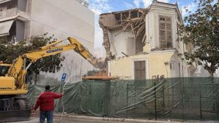 "Έπεσε" και η οικία Μαλαματίνα στο κέντρο της Αλεξανδρούπολης (video)