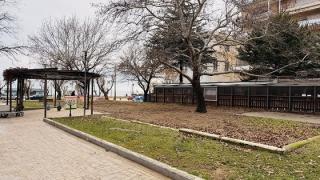 Η παιδική χαρά στο πάρκο της Ακαδημίας, απομακρύνθηκε για λόγους ασφαλείας