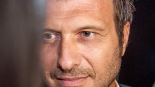 Ο Γιάννης Πλούταρχος προκάλεσε 'σεισμό' στην Αλεξανδρούπολη (video).