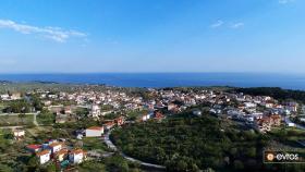 Η Μάκρη στο πιάτο με φόντο το Θρακικό Πέλαγος.