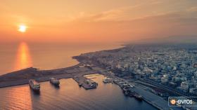 Τα χρώματα του ουρανού και η ομίχλη στο βάθος δημιουργούν μία πανέμορφη εικόνα που φυσικά σπεύσαμε να την απαθανατίσουμε.