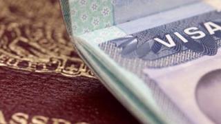 Mε επαναφορά της βίζας απειλούν οι Αμερικανοί αν δεν αλλάξουμε ταυτότητες