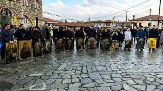 Δαδιά: Τήρησαν το έθιμο και μετέφεραν την εικόνα της Παναγιάς από το μοναστήρι στην εκκλησία