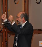 Επινίκιο... πάρτυ για την 'Πόλη & τους Πολίτες' του Βαγγέλη Λαμπάκη.