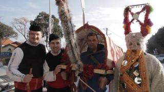 Το έθιμο της Καμήλας αναβίωσε και φέτος στο κέντρο της Αλεξανδρούπολης! (video)