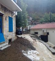 EKTAKTO: Έντονη κακοκαιρία "χτυπά" το νησί της Σαμοθράκης