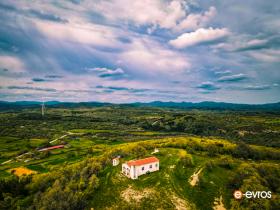 Το εκκλησάκι του προφήτη Ηλία στο χωριό Μελία
