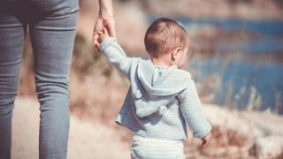 Νταντάδες της γειτονιάς: Στα 500 ευρώ το voucher -  Ποιοί είναι δικούχοι 